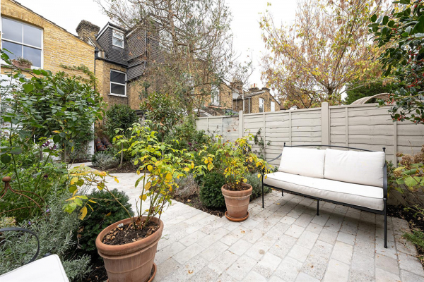 Темные и другие интересные оттенки в интерьере викторианского дома в лондоне Темные и другие интересные оттенки в интерьере викторианского дома в лондоне