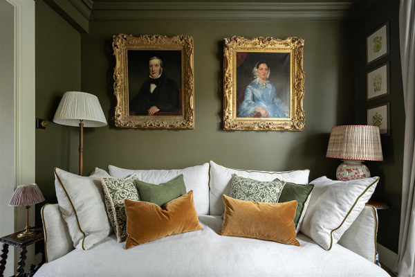 Темные и другие интересные оттенки в интерьере викторианского дома в лондоне Темные и другие интересные оттенки в интерьере викторианского дома в лондоне