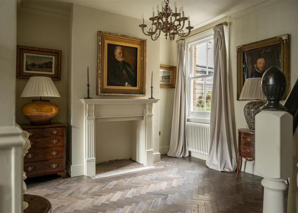 Темные и другие интересные оттенки в интерьере викторианского дома в лондоне Темные и другие интересные оттенки в интерьере викторианского дома в лондоне