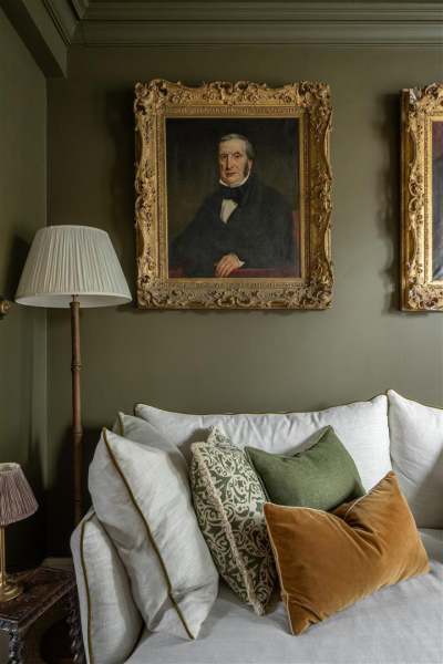 Темные и другие интересные оттенки в интерьере викторианского дома в лондоне Темные и другие интересные оттенки в интерьере викторианского дома в лондоне