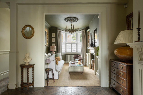 Темные и другие интересные оттенки в интерьере викторианского дома в лондоне Темные и другие интересные оттенки в интерьере викторианского дома в лондоне