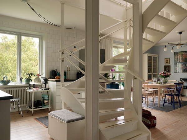 Уютная двухэтажная квартира с небольшой террасой на окраине стокгольмa Уютная двухэтажная квартира с небольшой террасой на окраине стокгольмa