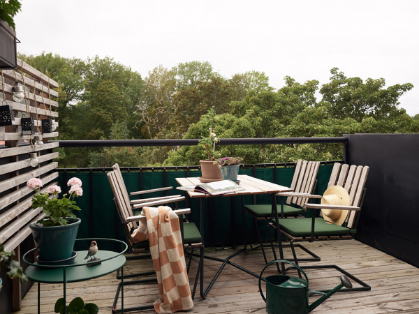 Уютная двухэтажная квартира с небольшой террасой на окраине стокгольмa Уютная двухэтажная квартира с небольшой террасой на окраине стокгольмa