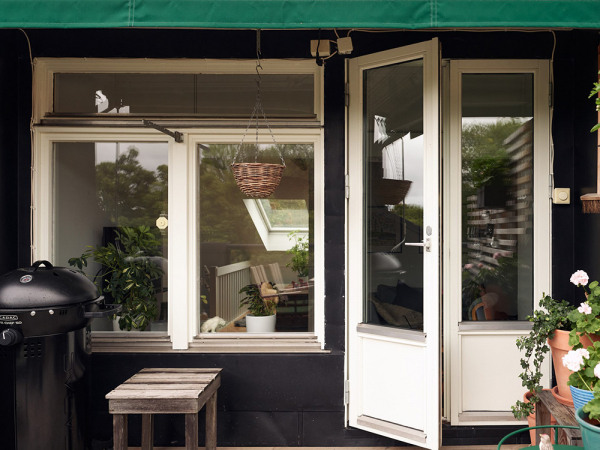 Уютная двухэтажная квартира с небольшой террасой на окраине стокгольмa Уютная двухэтажная квартира с небольшой террасой на окраине стокгольмa