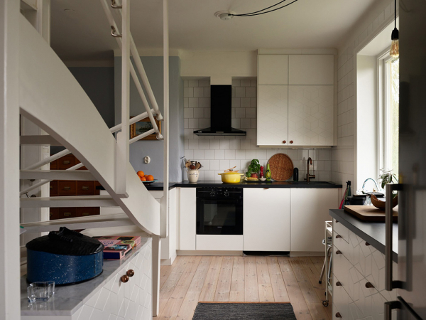 Уютная двухэтажная квартира с небольшой террасой на окраине стокгольмa Уютная двухэтажная квартира с небольшой террасой на окраине стокгольмa