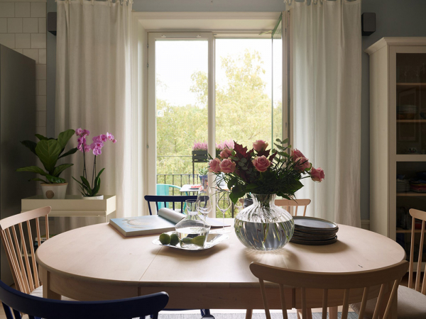 Уютная двухэтажная квартира с небольшой террасой на окраине стокгольмa Уютная двухэтажная квартира с небольшой террасой на окраине стокгольмa