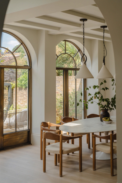 Великолепный дом с арками в лондоне