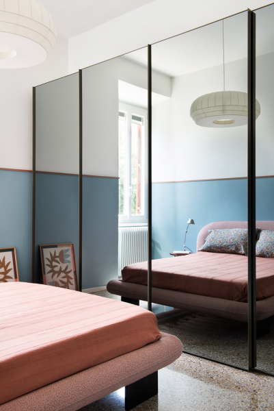 Вставки цвета и красивая плитка на полу: современный интерьер в старом доме в риме