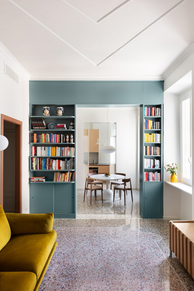 Вставки цвета и красивая плитка на полу: современный интерьер в старом доме в риме