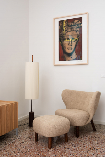 Вставки цвета и красивая плитка на полу: современный интерьер в старом доме в риме