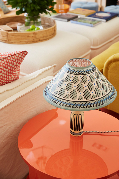 Жизнерадостный интерьер в лондоне, вдохновлённый летним отдыхом