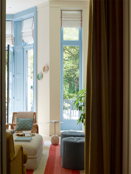 Жизнерадостный интерьер в лондоне, вдохновлённый летним отдыхом