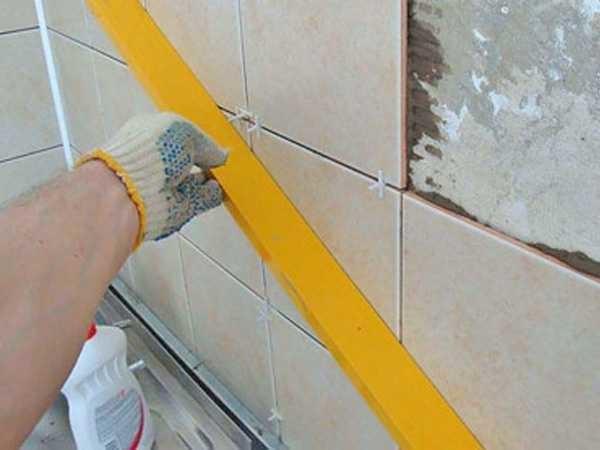 Укладка плитки на стену: в ванной, на кухне (фото, видео) Укладка плитки на стену: в ванной, на кухне (фото, видео)