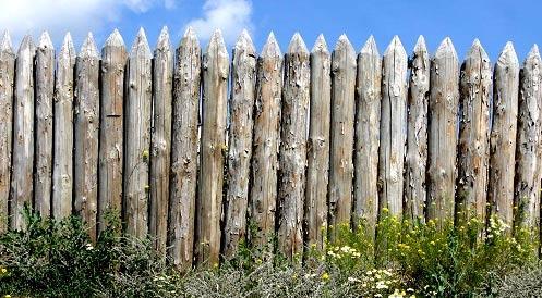 Строительство деревянных заборов из бруса Строительство деревянных заборов из бруса