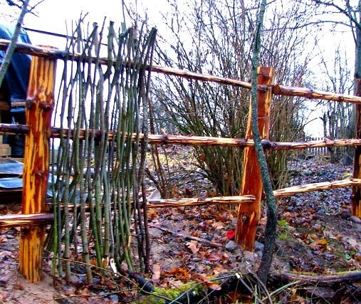 Заборы и ограждения из прутьев Заборы и ограждения из прутьев