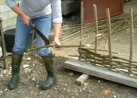 Возведение забора тын Возведение забора тын