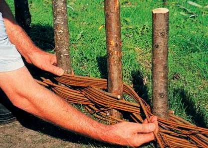 Как сделать забор из веток Как сделать забор из веток