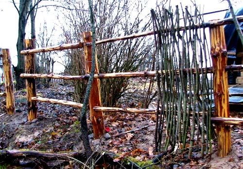 Как сделать плетень на даче Как сделать плетень на даче