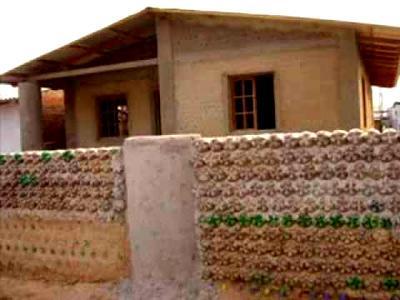 Как сделать забор из пластиковых бутылок Как сделать забор из пластиковых бутылок