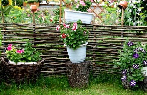 Забор из подручных материалов Забор из подручных материалов