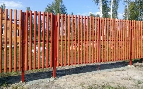 Установка забора из березовых карандашей Установка забора из березовых карандашей