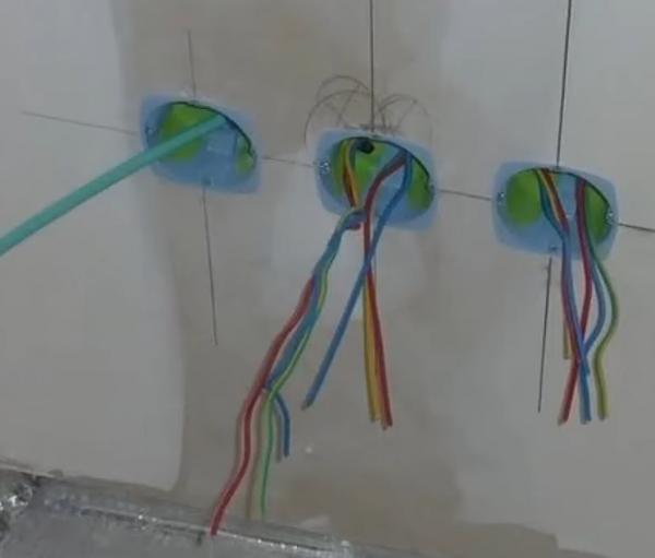 Электромонтаж с нуля: пошаговая установка розеток Электромонтаж с нуля: пошаговая установка розеток