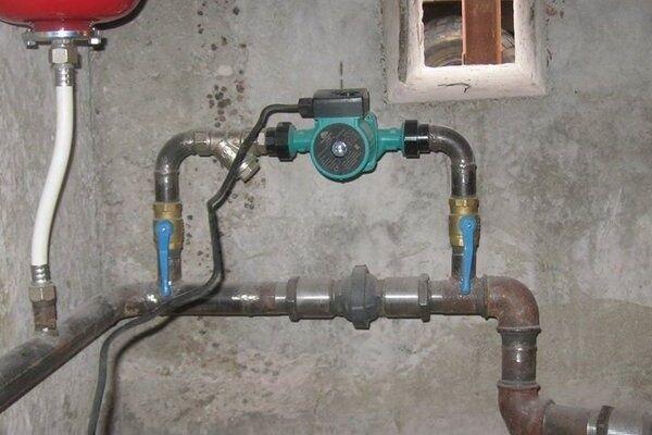 Каким должен быть теплоноситель для систем отопления: параметры жидкости для радиаторов Каким должен быть теплоноситель для систем отопления: параметры жидкости для радиаторов