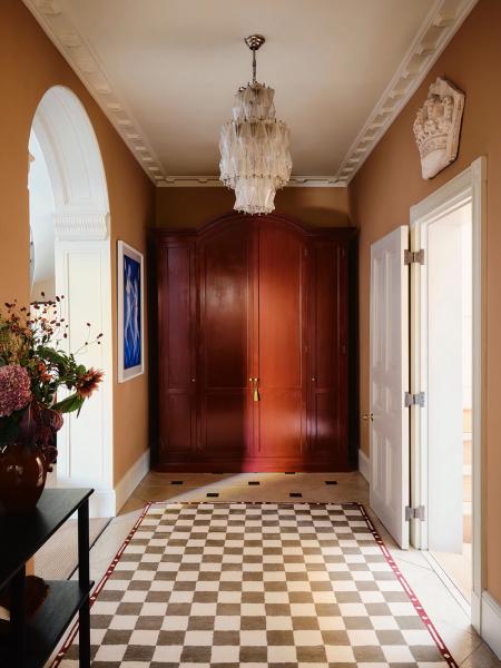 Атмосферные оттенки в элегантных интерьерах георгианского таунхауса на юге лондона Атмосферные оттенки в элегантных интерьерах георгианского таунхауса на юге лондона