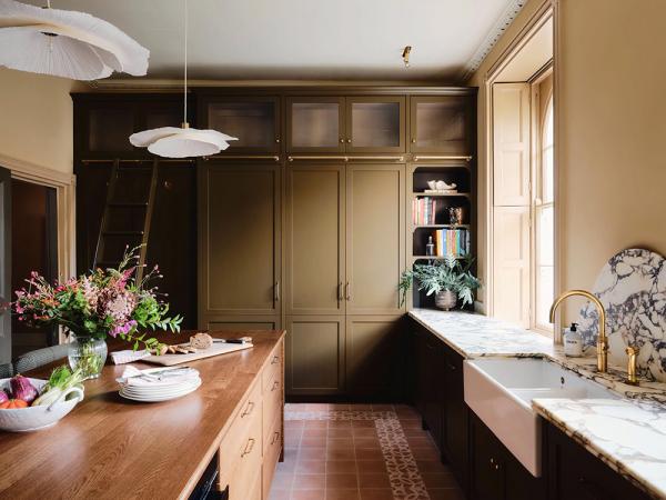 Атмосферные оттенки в элегантных интерьерах георгианского таунхауса на юге лондона Атмосферные оттенки в элегантных интерьерах георгианского таунхауса на юге лондона