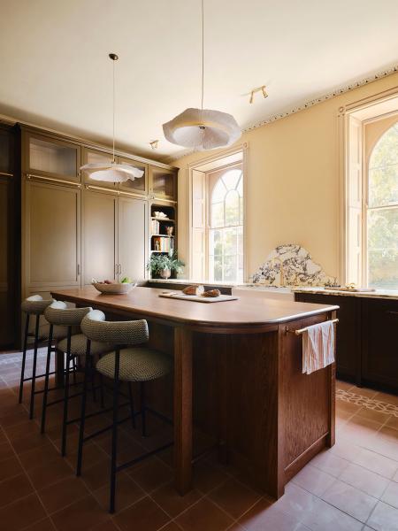 Атмосферные оттенки в элегантных интерьерах георгианского таунхауса на юге лондона Атмосферные оттенки в элегантных интерьерах георгианского таунхауса на юге лондона