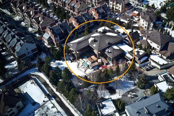 Дом ксении собчак — где живет ведущая программы «осторожно собчак! » Дом ксении собчак — где живет ведущая программы «осторожно собчак! »