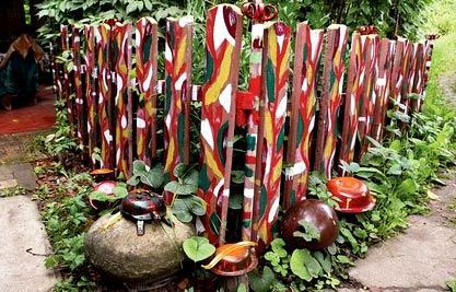 Забор из подручных материалов Забор из подручных материалов