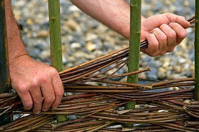 Возведение забора тын Возведение забора тын