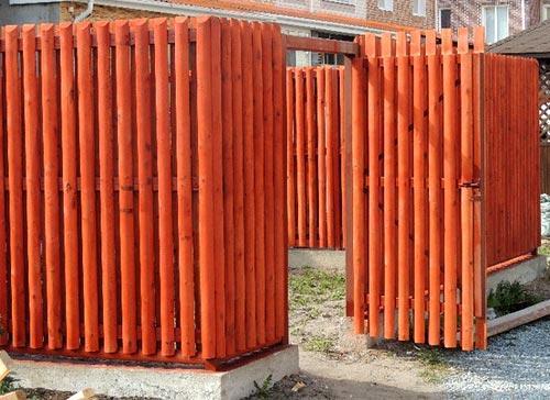 Установка забора из березовых карандашей Установка забора из березовых карандашей