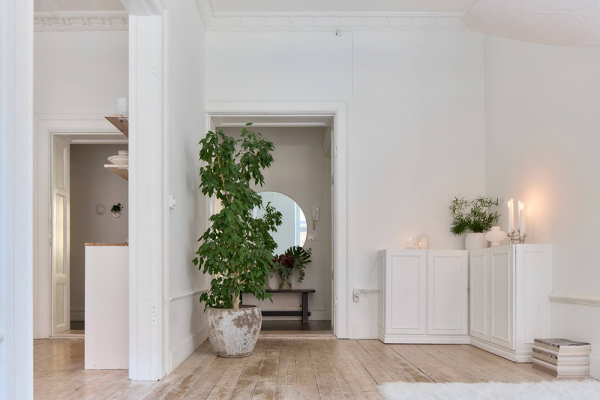 Белая скандинавия: очарование минималистичного интерьера в мальмё Белая скандинавия: очарование минималистичного интерьера в мальмё