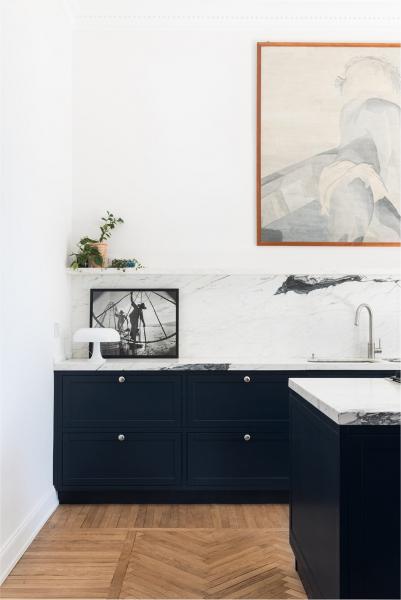 Без штор, но с книгами: светлый современный интерьер в риме Без штор, но с книгами: светлый современный интерьер в риме