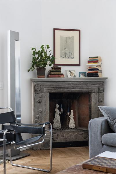 Без штор, но с книгами: светлый современный интерьер в риме Без штор, но с книгами: светлый современный интерьер в риме