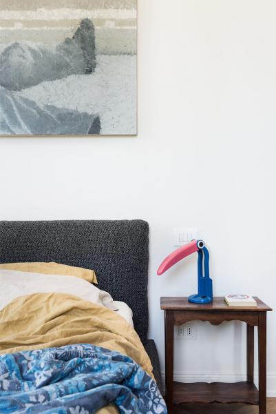 Без штор, но с книгами: светлый современный интерьер в риме Без штор, но с книгами: светлый современный интерьер в риме