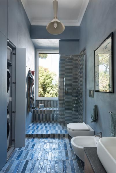 Без штор, но с книгами: светлый современный интерьер в риме Без штор, но с книгами: светлый современный интерьер в риме