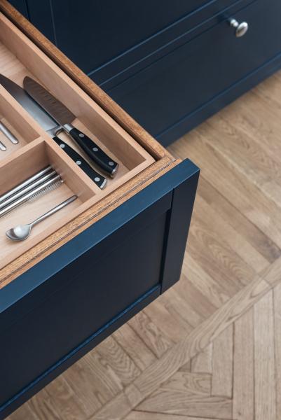 Без штор, но с книгами: светлый современный интерьер в риме Без штор, но с книгами: светлый современный интерьер в риме