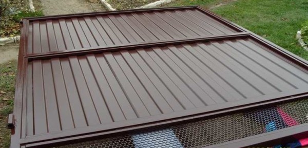 Ворота из профлиста своими руками: фотоотчет + видео Ворота из профлиста своими руками: фотоотчет + видео