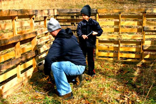 Как сделать забор из поддонов Как сделать забор из поддонов