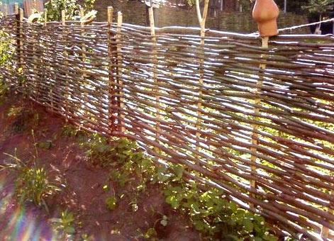 Возведение забора тын Возведение забора тын