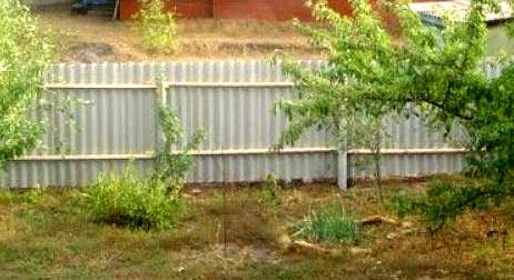 Дешевые заборы из шифера Дешевые заборы из шифера