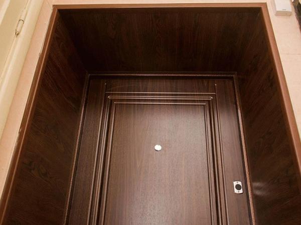 10 лучших способов отделать откосы входной двери внутри квартиры + 40 фото для вдохновения 10 лучших способов отделать откосы входной двери внутри квартиры + 40 фото для вдохновения