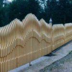 Решаем каким сделать забор из дерева Решаем каким сделать забор из дерева