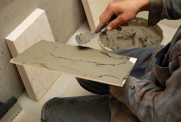 Укладка плитки на стену: в ванной, на кухне (фото, видео) Укладка плитки на стену: в ванной, на кухне (фото, видео)