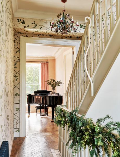 Красочная английская сказка в доме автора кулинарных книг в лондоне Красочная английская сказка в доме автора кулинарных книг в лондоне