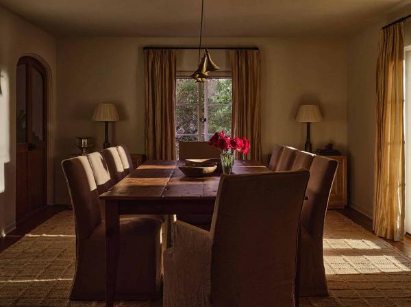 Мягкий интерьер вне времени для испанской виллы в калифорнии Мягкий интерьер вне времени для испанской виллы в калифорнии