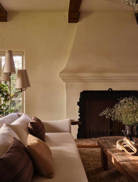 Мягкий интерьер вне времени для испанской виллы в калифорнии Мягкий интерьер вне времени для испанской виллы в калифорнии